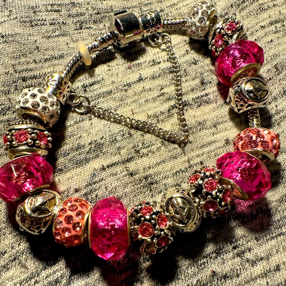 20CM pink and silver bracelet never worn no tags